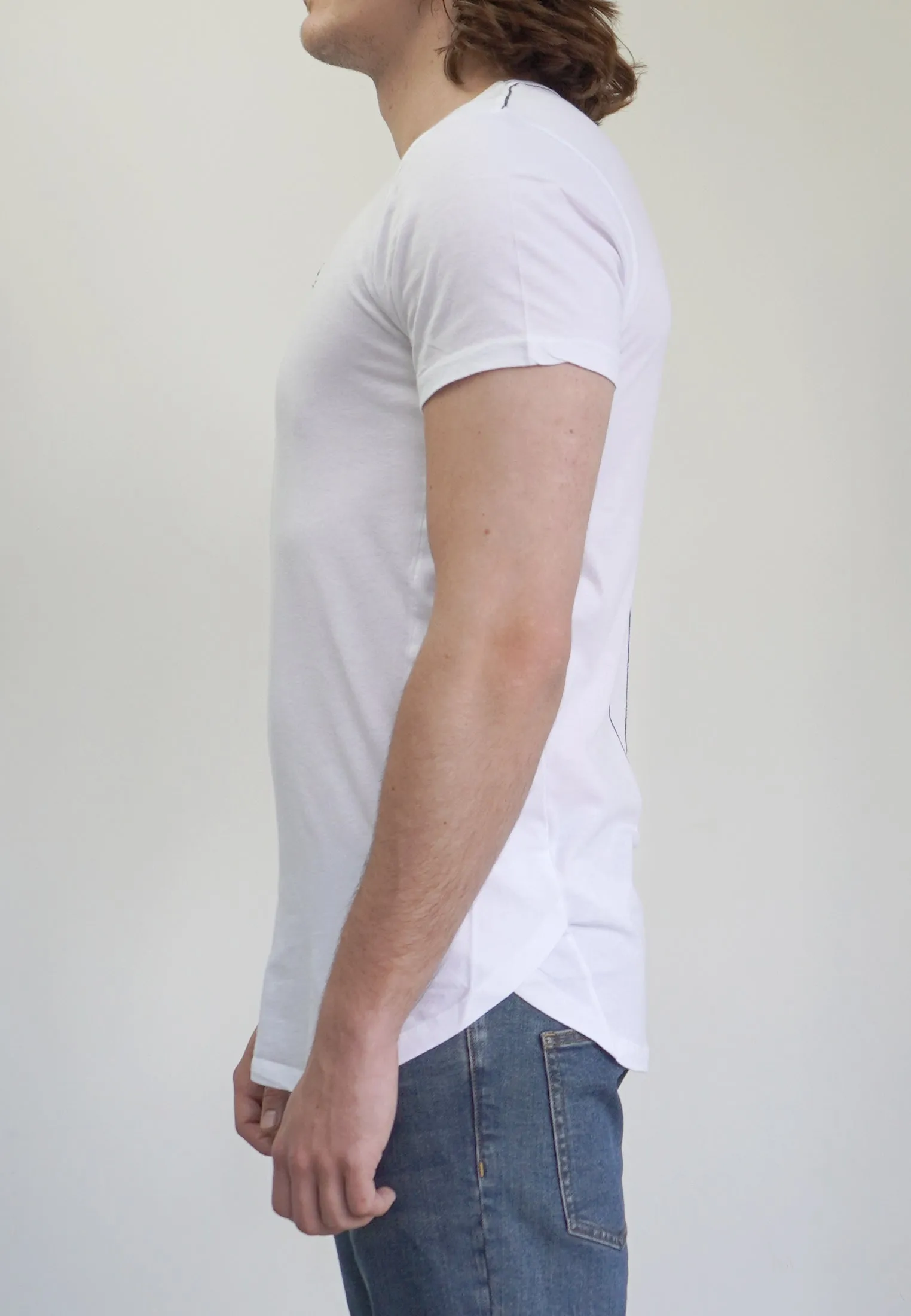 ESSENTIAL SWAG CURVED HEM WHITE T-SHIRT