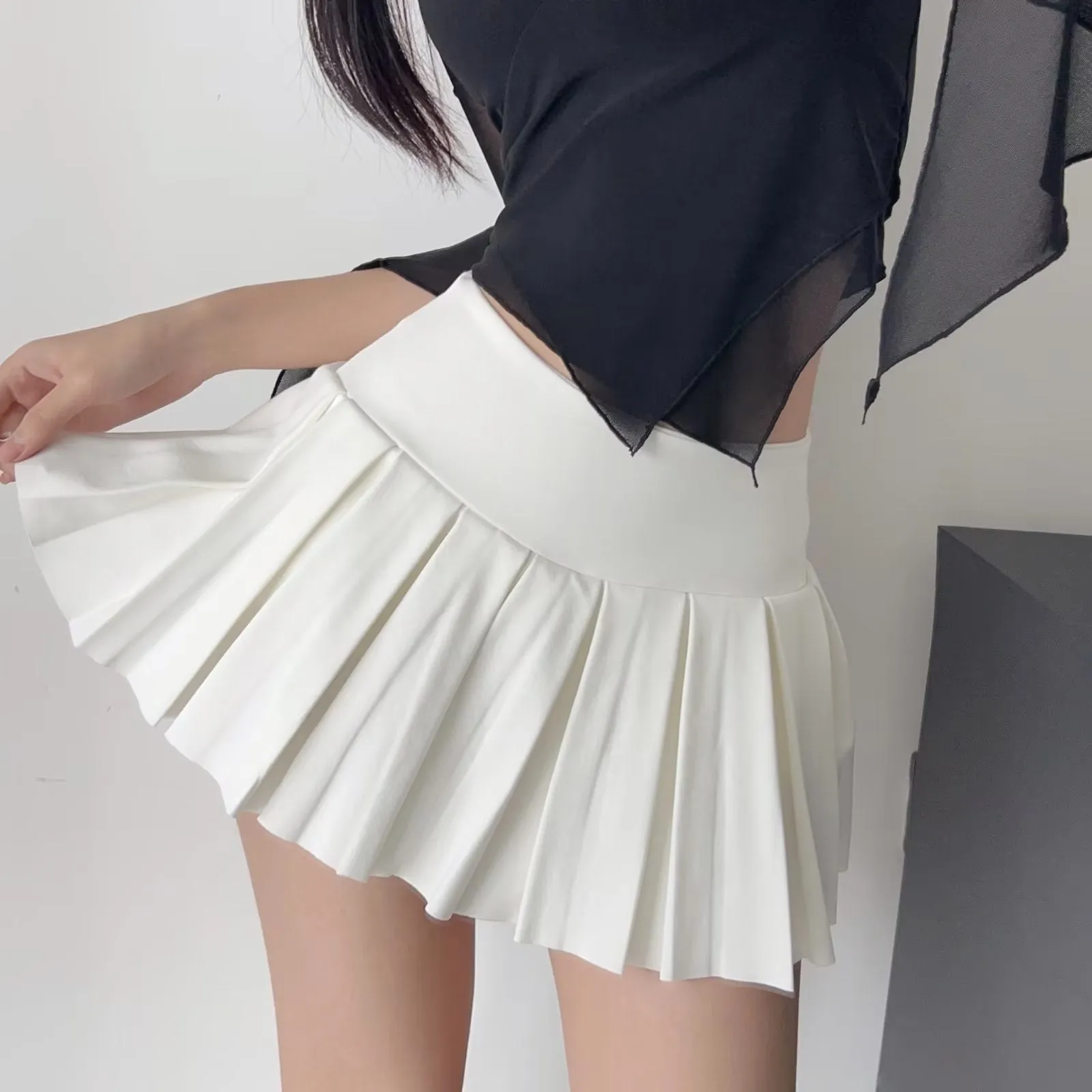 Lily Pleated Elastic Mini Skirt